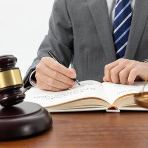 Expertos en derecho penal